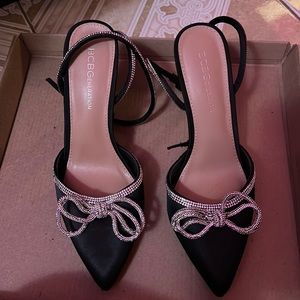 Bow heels